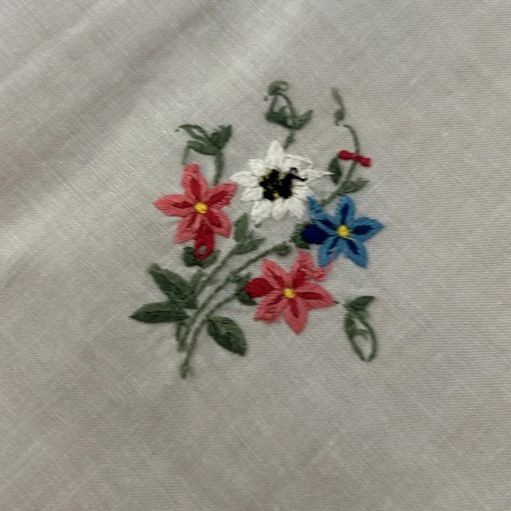 Beautifully embroidered tablecloth made in Switzerland with 4 napkins